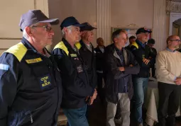 Il gruppo dei volontari della Protezione Civile e alcuni componenti del consiglio comunale