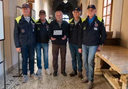 Alcuni volontari della Protezione Civile insieme a Ezio Ferrero