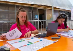 Il ragazzi della Pro Loco Busca 360° durante l'organizzazione delle squadre