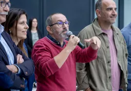 Il dirigente scolastico prof. Davide Martini durante l'affettuosa accoglienza agli studenti