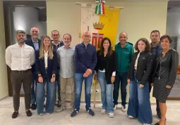 I presenti alla giunta comunale: il sindaco Ezio Donadio, il prosindaco Andrea Picco, la vicesindaca Beatrice Aimar, gli assessori Giovanni Cismondi, Lucia Rosso, Diego Bressi, Bruno Olivero, i consultori Noemi Mattio, Daniele Martino, Pier Francesco Rolando e il segretario comunale Roberta Rabino.