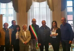 Il sindaco Ezio Donadio e gli assessori Bressi e Rosso insieme agli ospiti argentini e Giuseppe Perucca
