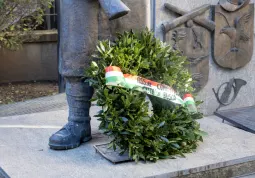 Deposizione della corona al monumento dei Caduti e Dispersi della Seconda Guerra Mondiale