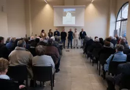 La sala incontri Porta Santa Maria gremita