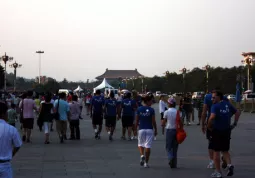 Piazza Tienanmen con il team italiano di volley femminile