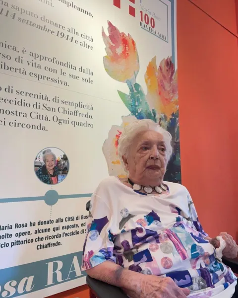 Maria Rosa Ravera Aira a Casa Francotto durante la mostra a lei dedicata nel 2024 a Casa Francotto