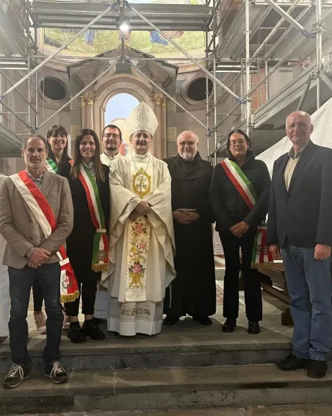 Insieme al Vescovo di Saluzzo, mons. Cristiano Bodo, l’assessore Lucia Rosso, il pro sindaco Andrea Picco il e consultore Pier Francesco Rolando.