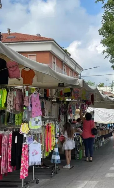 Una via del mercato