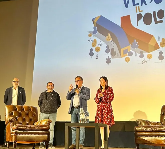La presentazione dell'ospite con il sindaco Gallo e l'assessora Rosso