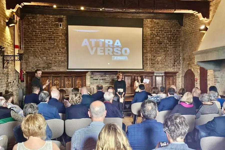 Le direttrici Paola Farinetti e Simona Ressico durante i festeggiamenti per il decimo anno del festival al Castello di Grinzane Cavour