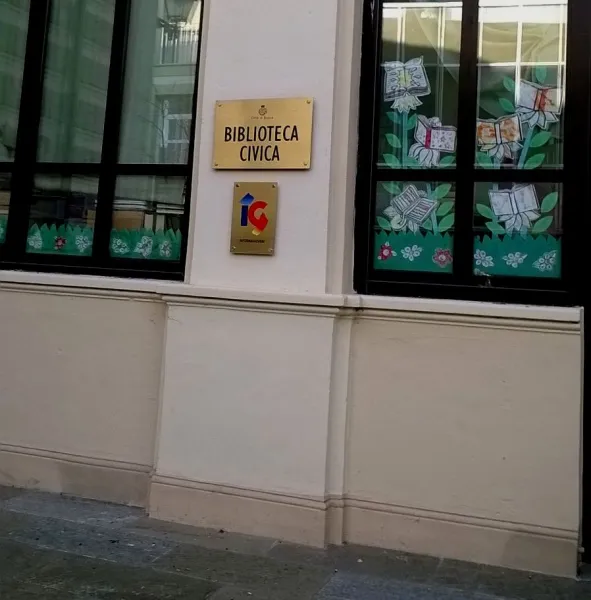 La biblioteca comunale è in via Michelis