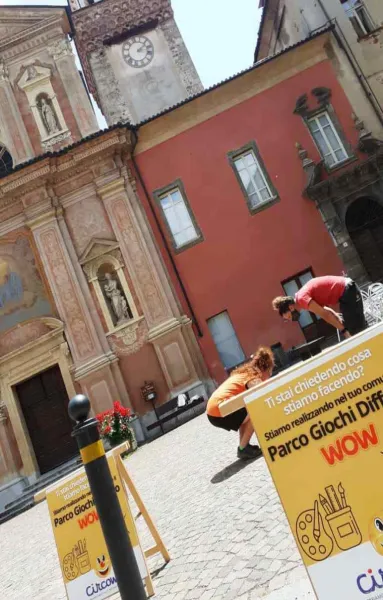 Sono incominciati in centro i lavori per costruire un particolare parco-giochi, diffuso in diversi luoghi della città