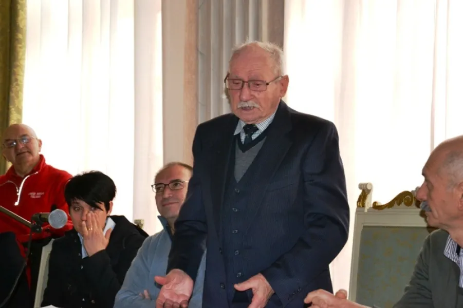 Giovanni Arnaudo ricevuto nel palazzo comunale.  Ex deportato nei campi di concentramento tedeschi, era nato a Busca il 4 aprile 1924