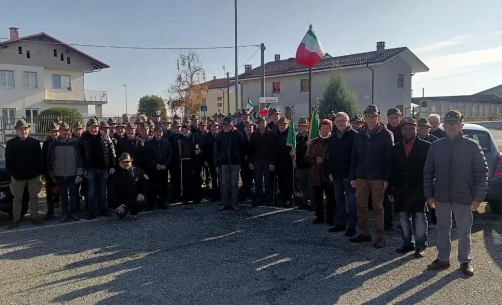 Con il capogruppo Piero Cavallo e la madrina Giovanna Arnaudo, presenti il sindaco, Marco Gallo, e l’assessore e Alpino Ezio Donadio, per ringraziare i volontari sempre presenti quando occorre