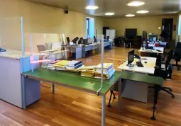 Gli impiegati si sono momentaneamente trasferiti nel solone Chiapello