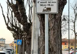 Alcuni nuovi divieti di sosta per la pulizia delle strade della durata di un'ora e mezza nel secondo e nel quarto venerdì del mese