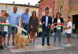 Il parco giochi diffuso è stato inaugurato sabato dai bambini e dal sindaco Marco Gallo, con le assessore alla Famiglia Lucia Rosso e alle Politiche giovanili Beatrice Aimar