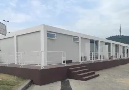 Gli alunni delle scuole medie andranno a scuola nei moduli allestiti nel parcheggio della cittadella sportiva