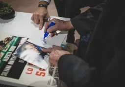 La firma dei cartelloni