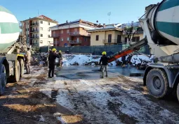 Nel cantiere del nuovo polo scolastico i è incominciato il getto del “magrone”