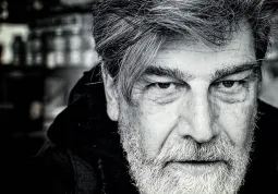 Venerdì 11 febbraio  sarà ospite a Busca l’attore protagonista Fabio Sartor