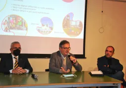 Da sinistra, Marco Manfrinato, manager del Duc Busca, Marco Gallo, sindaco, Diego Bressi, assessore, durante la serata di ieri in Casa Francotto