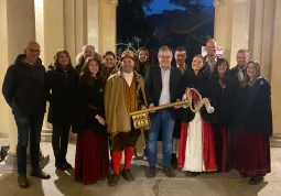 L'allegra combriccola al palazzo comununale