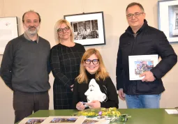 I fotografi Renata Busettini e Max Ferrero con il sindaco Marco Gallo e Cristina Giaccardo di Busca Fotoclik, l'associazione che ha organizzato la mostra