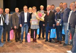 Lorenzo Tealdi, qui  il secondo da sinistra dopo l'allora assessore comunale allo Sport Gianfranco Ferrero, durante una serata al Teatro Civico. Dice Il sindaco Marco Gallo: resterà per sempre legato al Giro d’Italia e al Tour de France in provincia di Cuneo. Grazie per tutto quello che ha fatto per il ciclismo e per la nostra provincia con passione ed entusiasmo