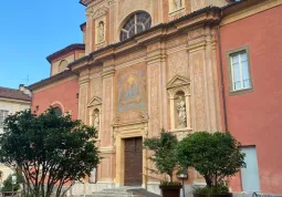 Nuovo arredo urbano in centro città: piazza della Rossa e via Umberto assumono un profilo più verde ed accogliente
