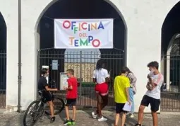 . Il Comune aveva provveduto nel recente passato alla ristrutturazione del fabbricato di sua proprietà  realizzando un’ala messa poi a disposizione nei mesi caldi in particolare dell’educativa giovanile per l’iniziativa L’officina del tempo e dell’adiacente oratorio parrocchiale