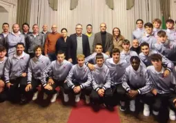 La prima squadra e lo staff dirigenziale e tecnico ricevuti ieri dal sindaco e dall'assessore allo Sport