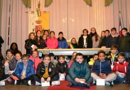 Il CCR con i componenti della seconda lista, gli amministratori comunali e il dirigente scolastico Davide Martini
