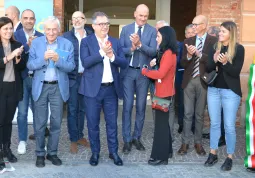 L'inaugurazione della mostra nello scorso ottobre: al centro il sindaco Marco Gallo
