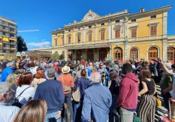 Successo di un flash mob organizzato a Saluzzo per un'esigenza veramente sentita