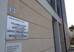 I medici con ambulatorio in Asl si strutturano come medicina di gruppo. Dal 15 maggio numero unico di prenotazione