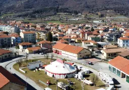 Lo chapiteau che ha ospitato in città le prove e gli spettacoli degli artisti internazionali in Residenza