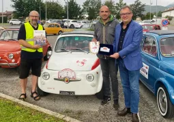 Durante la tappa al parco-museo dell'Ingegno, dopo la partenza dalle cantine Tomatis in frazione san Martino,  gli organizzatori e i partecipanti sono stati salutati dal sindaco, Marco Gallo, e dall’assessore allo Sport, Diego Bressi