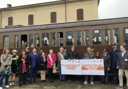 Negli anni si sono svolte manifestazioni per chiedere la riattivazione della linea ferroviara con stazione a Busca