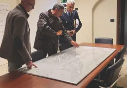 Il Prefetto durante il sopralluogo alla Sala Operativa della Polizia Locale dove ha sede la Sala Operativa del COM