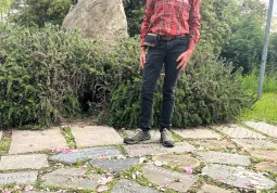 Il Sindaco Ezio Donadio presso l'area monumentale del Nuraghe Chervu rende omaggio al 206 caduti buschesi durante la Grande Guerra