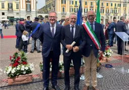 Il Sindaco Ezio Donadio insieme al neo Cav. Claudio Garelli e all'assessore regionale Marco Gallo, già Sindaco di Busca