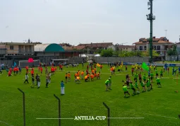 Un momento durante la sfida di tiro alla fune