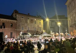 L'esibizione dei giovani musicisti a Mondovì