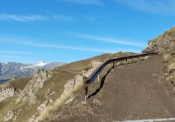 Installazione di barriere di protezione (guardrail) nei tratti più esposti e la regimazione delle acque piovan