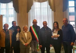 Il sindaco Ezio Donadio e gli assessori Bressi e Rosso insieme agli ospiti argentini e Giuseppe Perucca