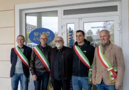 Il presidente dell’Ospedale Civile Tommaso Alfieri insieme ai sindaci dei comuni coinvolti nel progetto