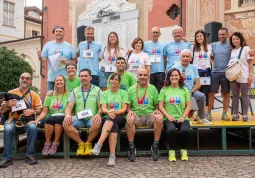 Il Comitato Fitwalking Solidale, l'amministrazione comunale e i rappresentanti delle realtà coinvolte