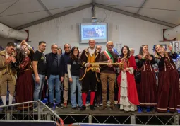 Consegna della chiavi della città alle maschere