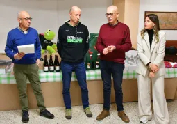 A partire da destra: il vicepresidente Angelo Pasero, il presidente Davide Galliano, il sindaco Ezio Donadio e la vicesindaca Beatrice Aimar